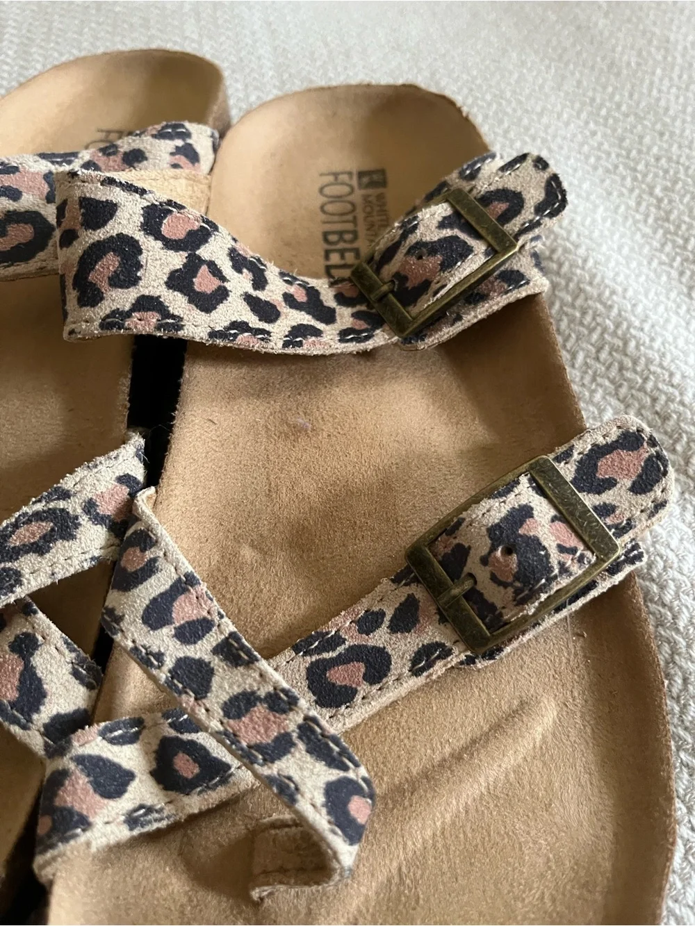 White Mountain Gracie Leather Footbeds Animal Print Toe Loop Size 7